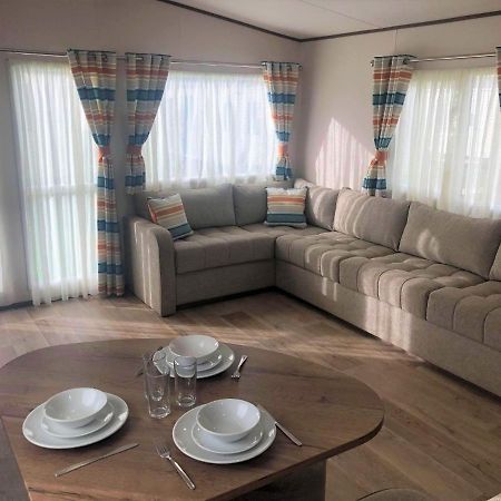 Larch Superior Holiday Home แชเปิลเซนต์เลนเนิร์ดส์ ภายนอก รูปภาพ