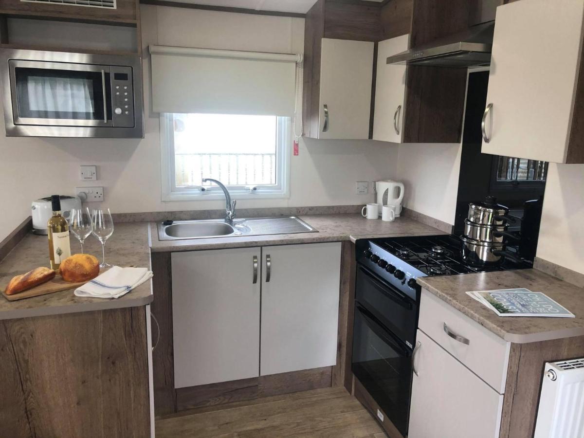 Larch Superior Holiday Home แชเปิลเซนต์เลนเนิร์ดส์ ภายนอก รูปภาพ