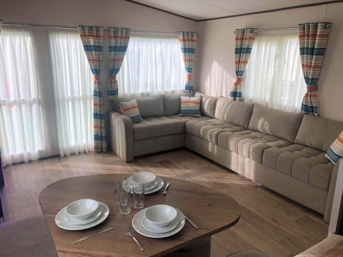 Larch Superior Holiday Home แชเปิลเซนต์เลนเนิร์ดส์ ภายนอก รูปภาพ