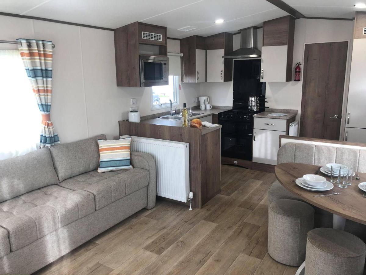 Larch Superior Holiday Home แชเปิลเซนต์เลนเนิร์ดส์ ภายนอก รูปภาพ